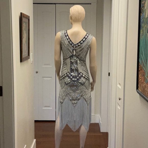 NWT Uijiu Women’s Silver 1920s Reproduction Dress Size XS - Picture 8 of 11